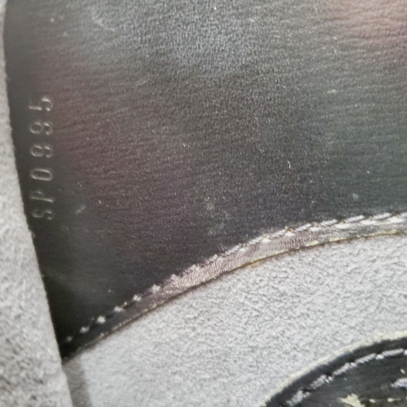 Black Epi Louis Vuitton Purse - Picture 17 of 17